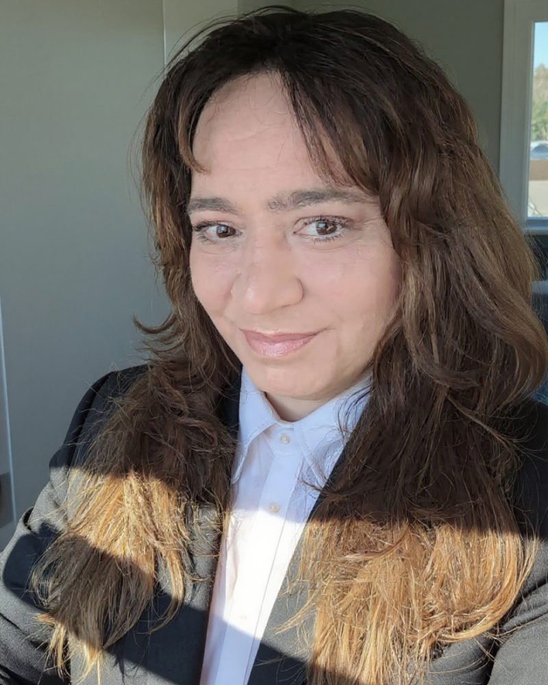 uma_advogada_com_o_rosto_da_pessoa